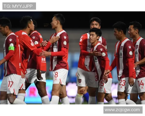 真正的现场直播足球比赛带你感受激情与震撼的现场氛围与精彩瞬间