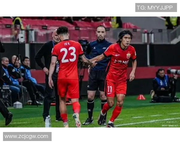 2017年上港队与泰达队激战回顾：一场精彩的中超对决与战术较量